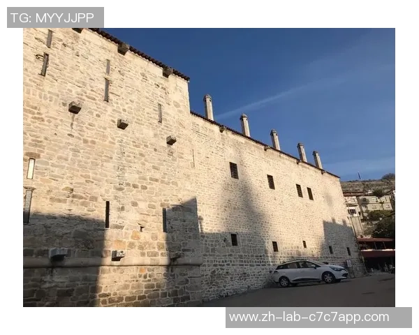 足球的起源与发展历程探秘从古代游戏到现代盛事的演变之路 足球的起源与发展历程探秘从古代游戏到现代盛事的演变之路